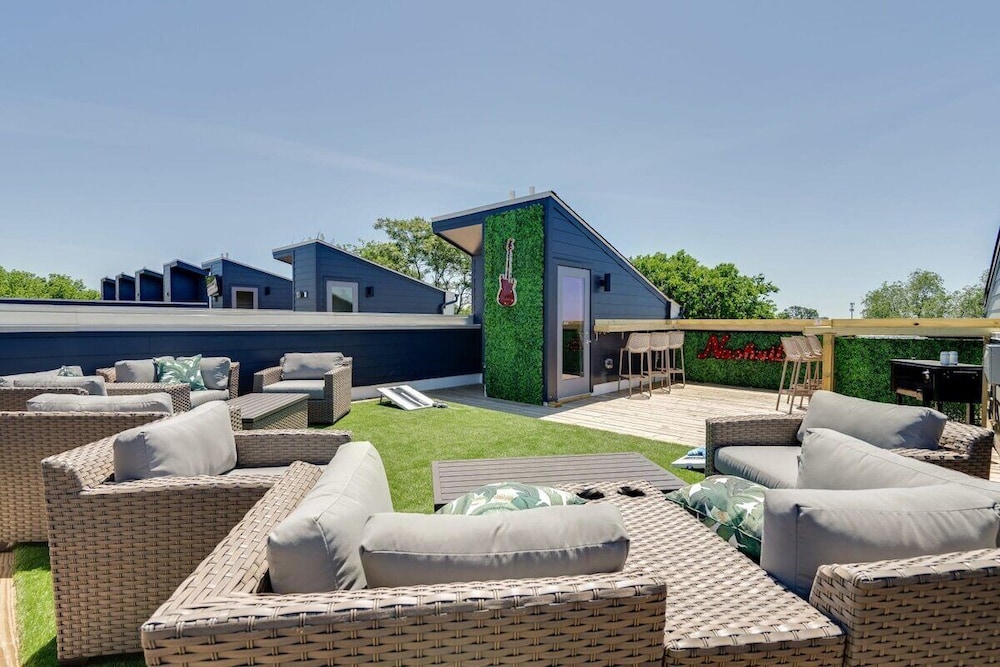 East Nash Oasis - 13 Beds - Going Fast