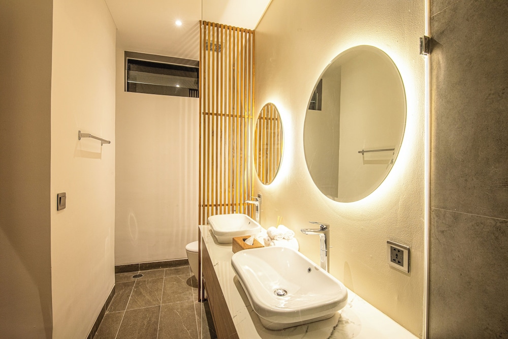 Elegant 5BR Canggu Villa 400m to Pristine Beach