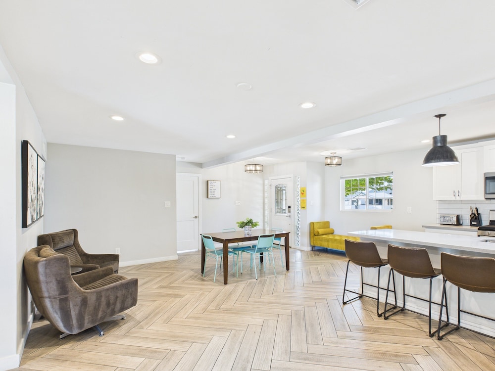 Sunhaven -pool Heat Available - Walk to Old Town