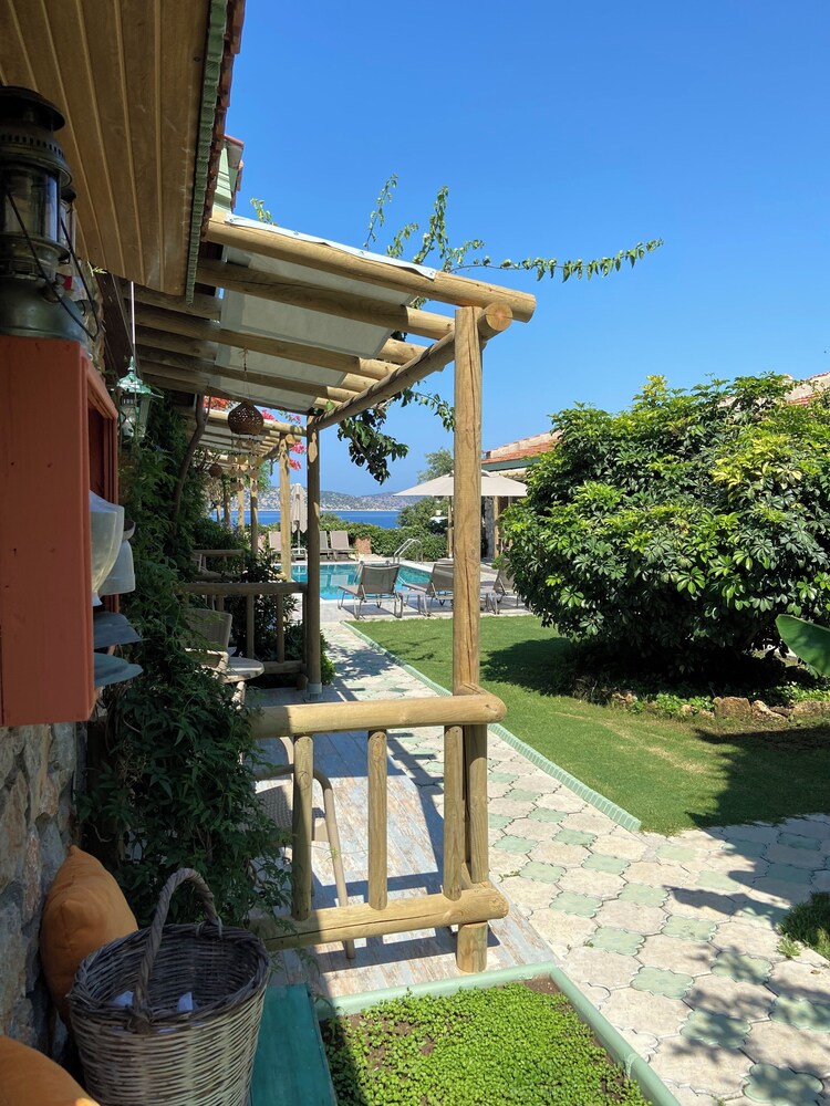 SUNA HOUSE