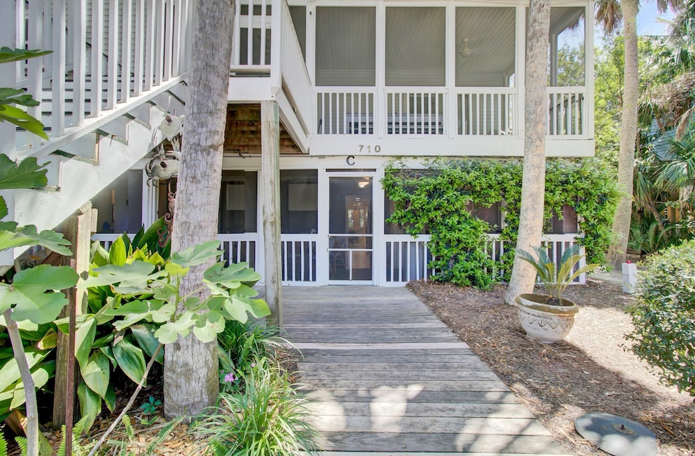 Live Oak by Avantstay Walk to Folly Beach view 3