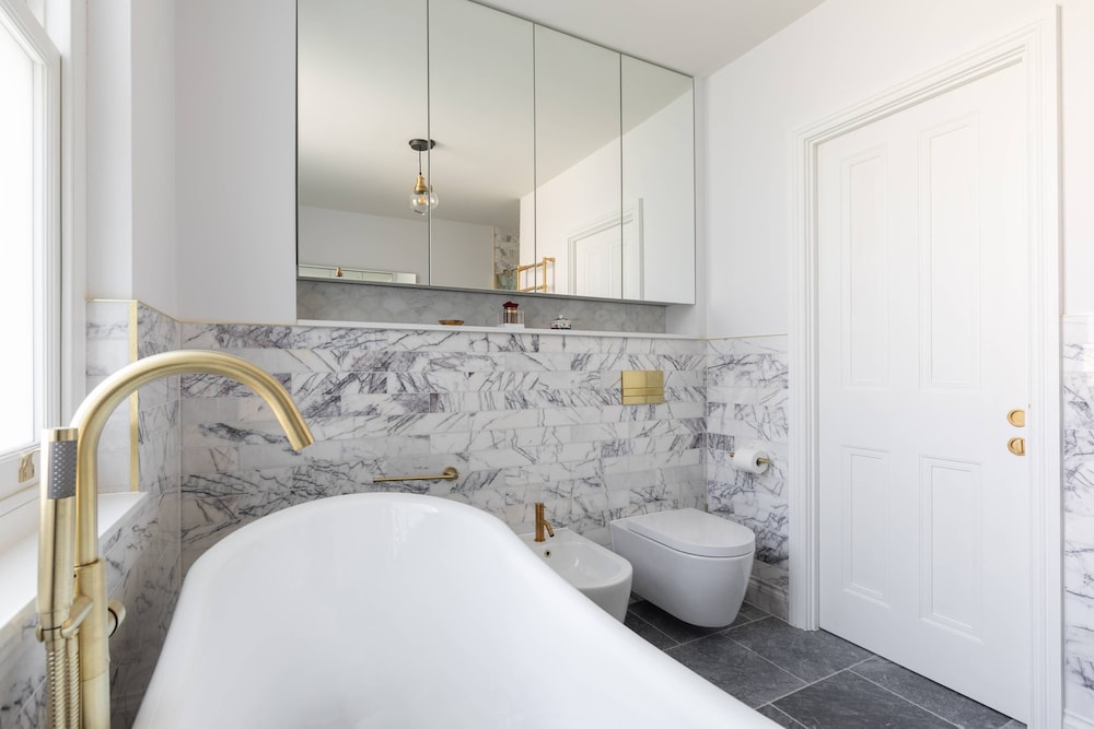 Crondace Road by Onefinestay