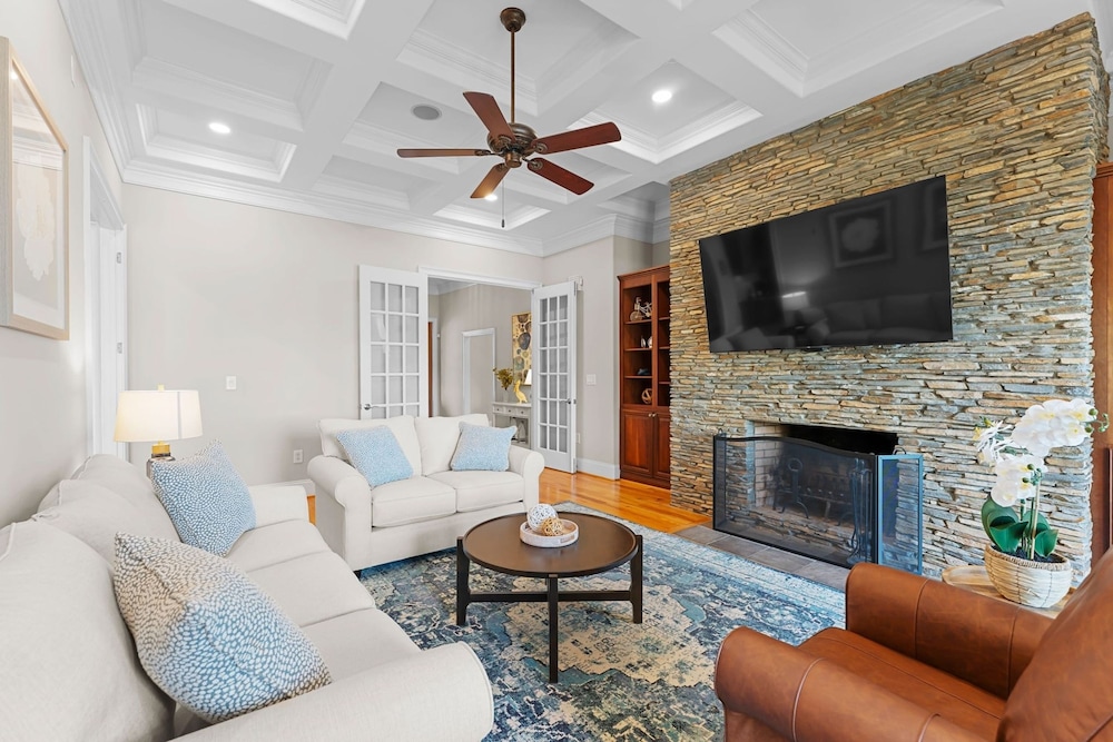 Sunset Pointe by Avantstay Waterfront Beach Fire Pit Sleeps 14 5bdr 4BA