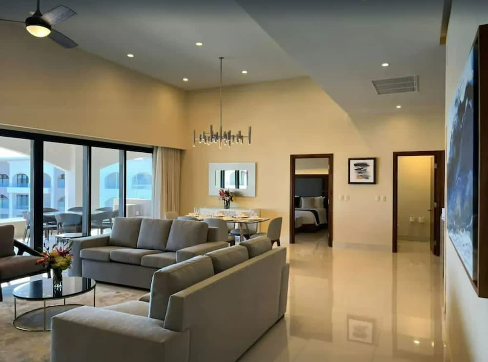 2BD Villa La Valencia Ocean View 5 Star Resort