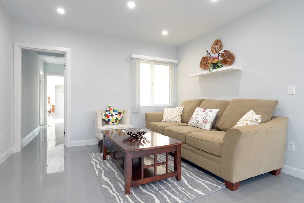 North Hollywood Vacations - Bright Spacious Family House Near Universal Studios - Property Image 13