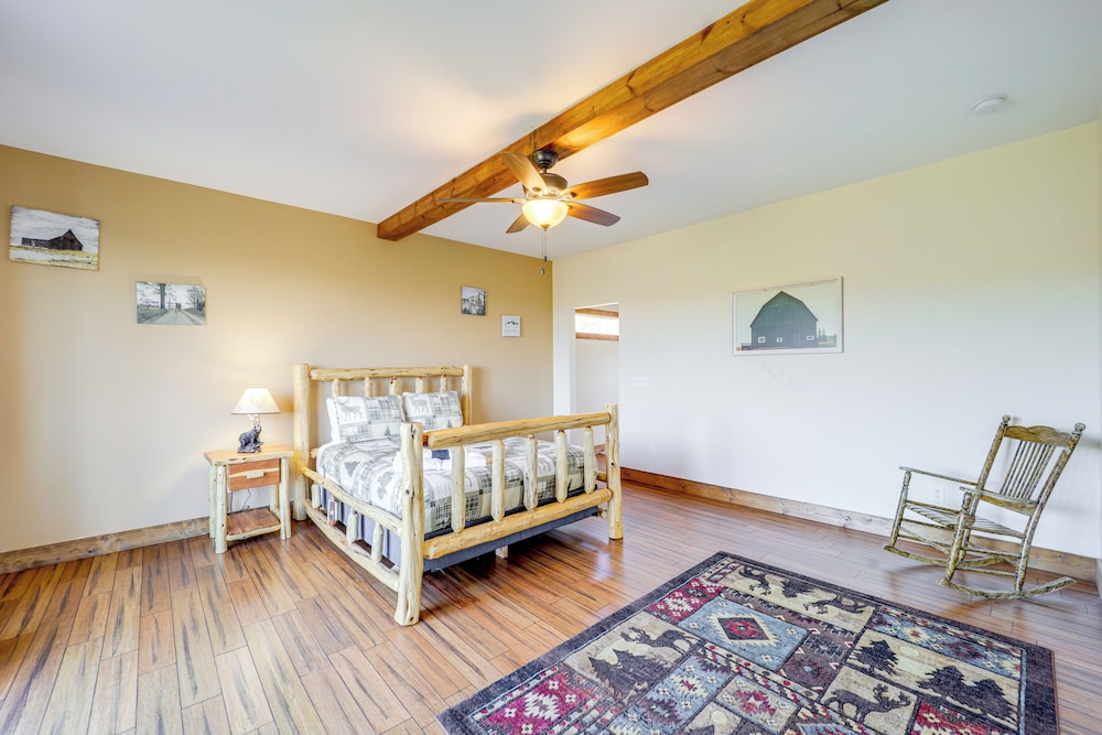 Mountain-view Deck: Group Getaway in Fleetwood