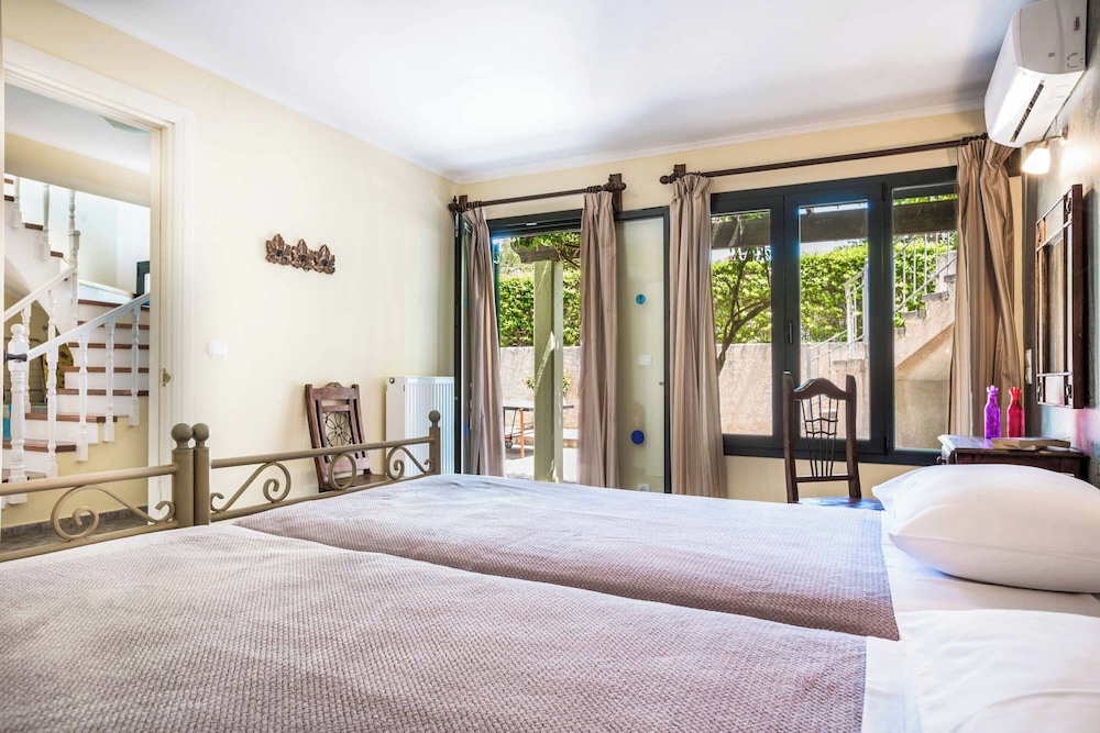 Villa Dionysus