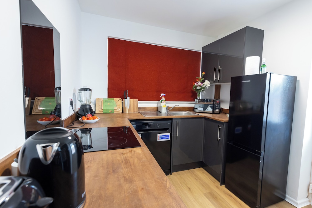 Norwich - House - Sleeps 7 - Parking - Garden
