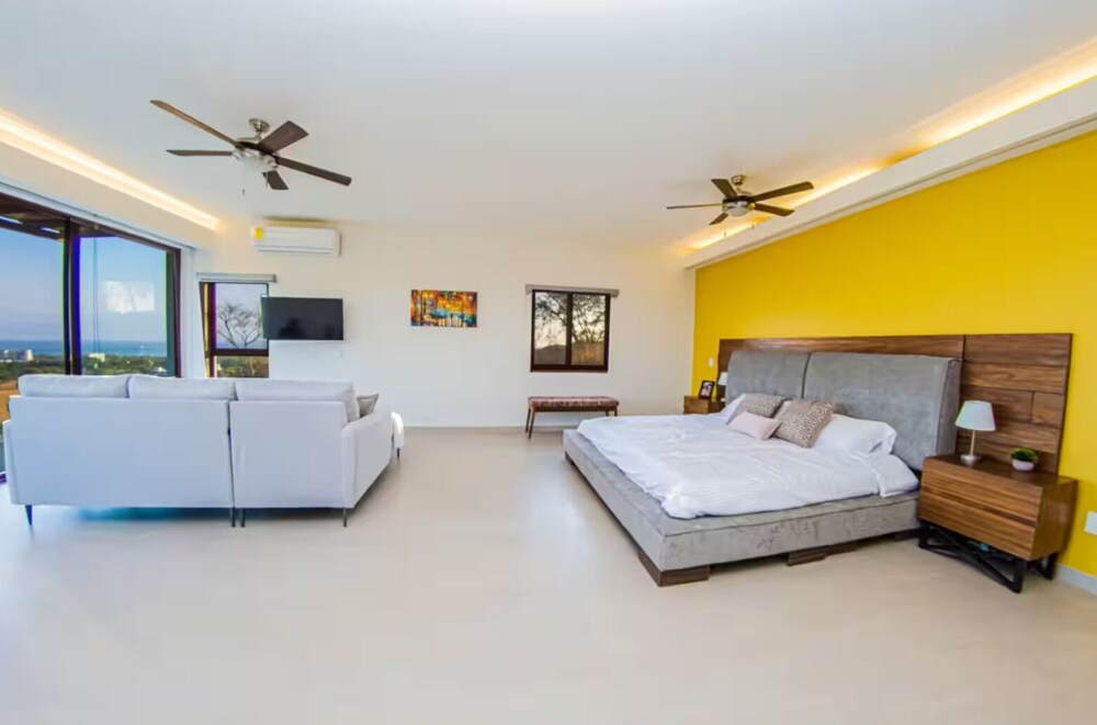 Luxury 4BR Villa with Pool