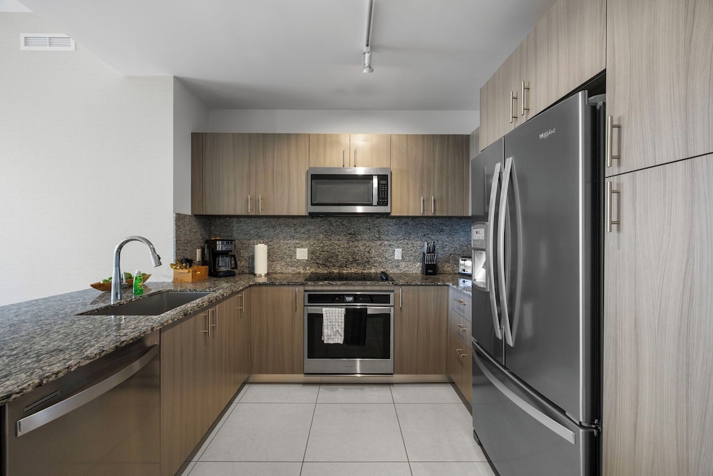 Spacious 2-Bedroom Condo at Doral Park