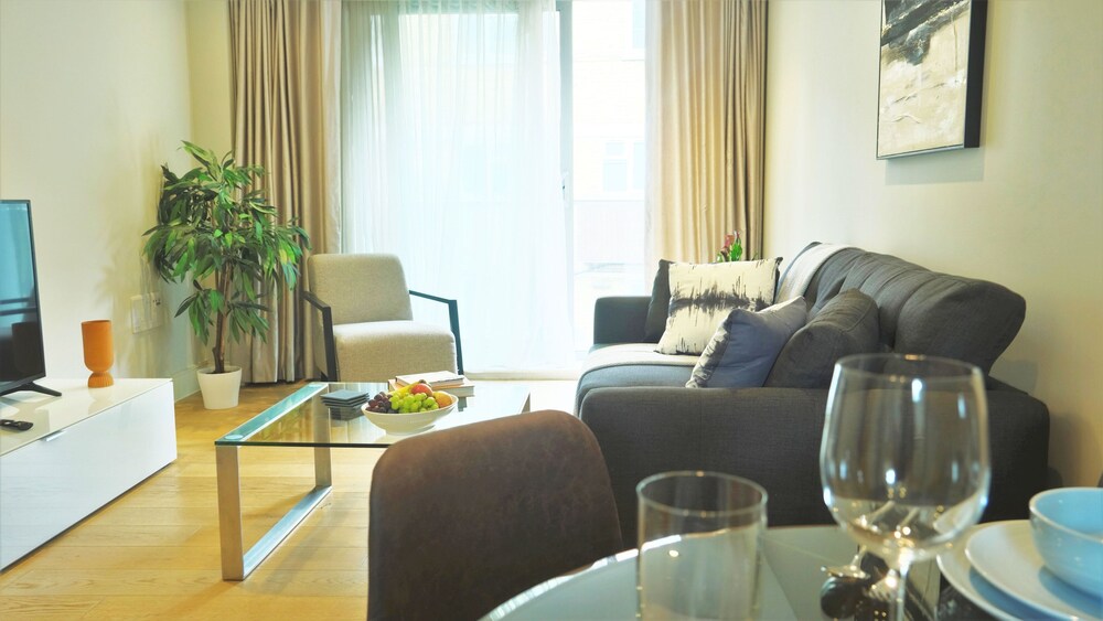Accomodo London Southbank - Spacious & Elegant Apartments near Big Ben & London Eye