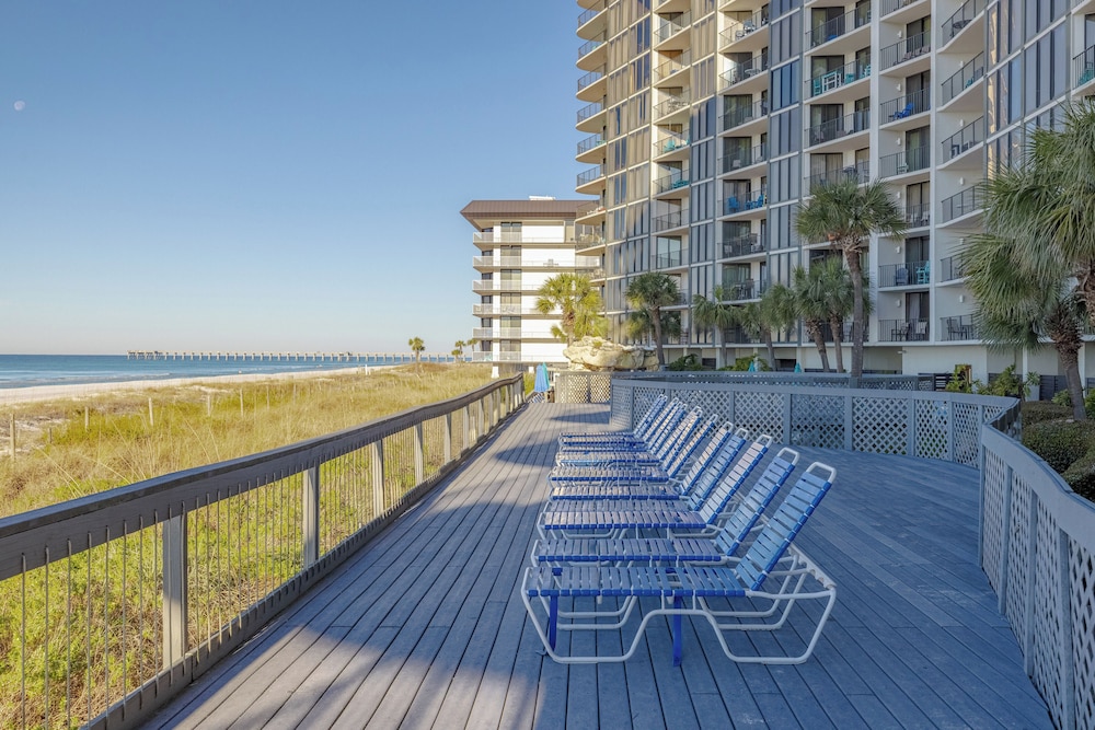 2BR Condo in Edgewater Resort With Golf, Tennis, Pools & Free Tram Service!