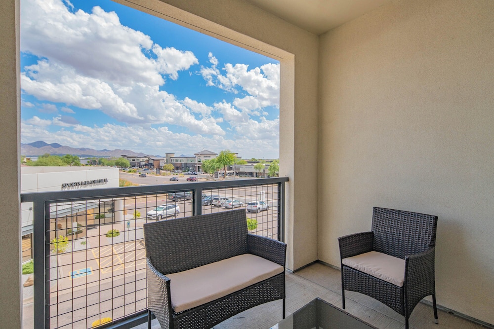 ROVE LIVING/KB - Scottsdale Grand