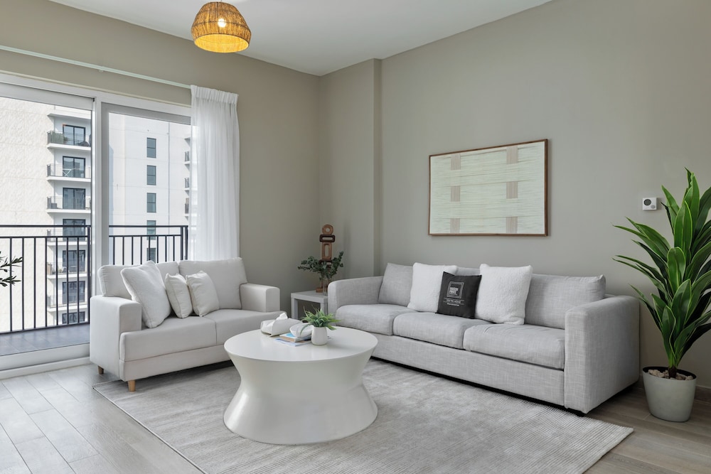 Maison Privee - Modern Hideaway w/ Canal Views on Yas Island