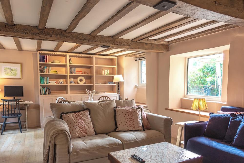 Stroud Vacations - Charming Country Cottage Near Nailsworth - Property Image 2