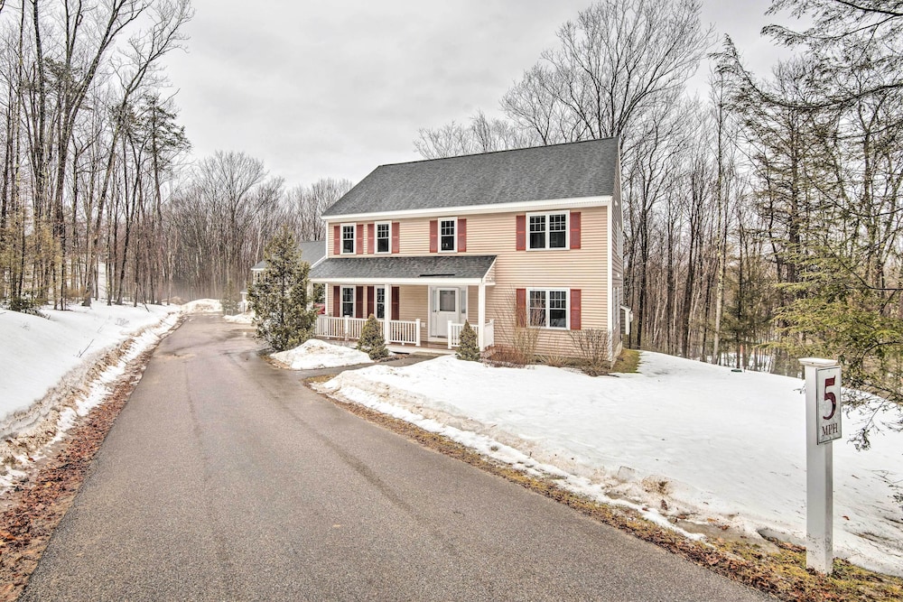 North Conway Home ~ 2 Mi to Cranmore Mountain! view 4