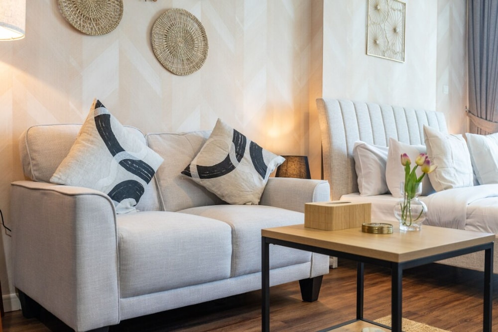 Calm Studio Apartment Right by the Golf Courses in Sports City