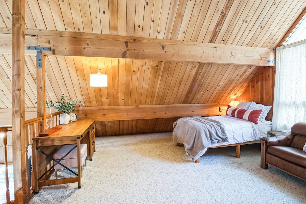 The Volpe Den 3 Bedroom Cabin