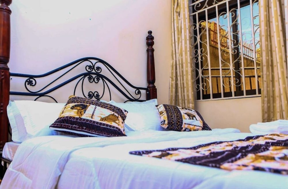 3 Bedroom House near Martyrs Shrine view 4