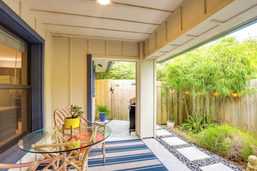 Jupiter Cottage w/ Patio, Gas Grill & Fire Pit! view 3