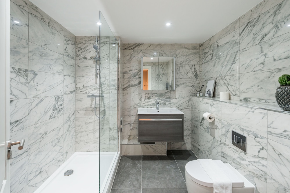 The Carlyle - Elegant Serviced Apartments