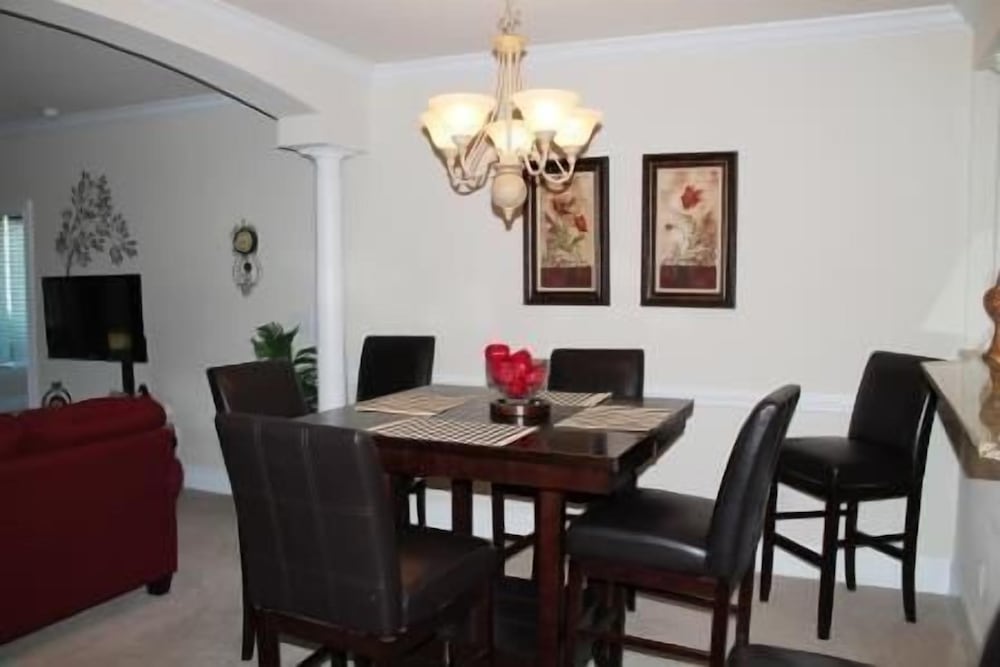 1012 Edgewater