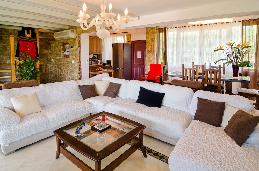 Maria Elena Villas