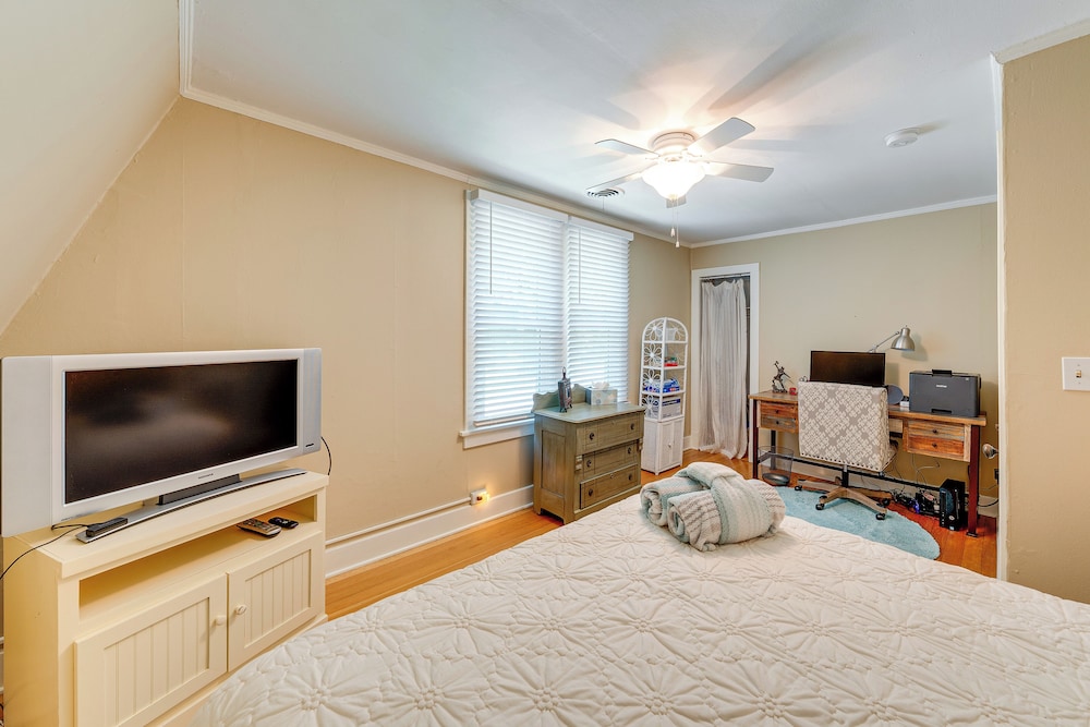 Lake Geneva Family Gem w/ Fenced Dog Run!