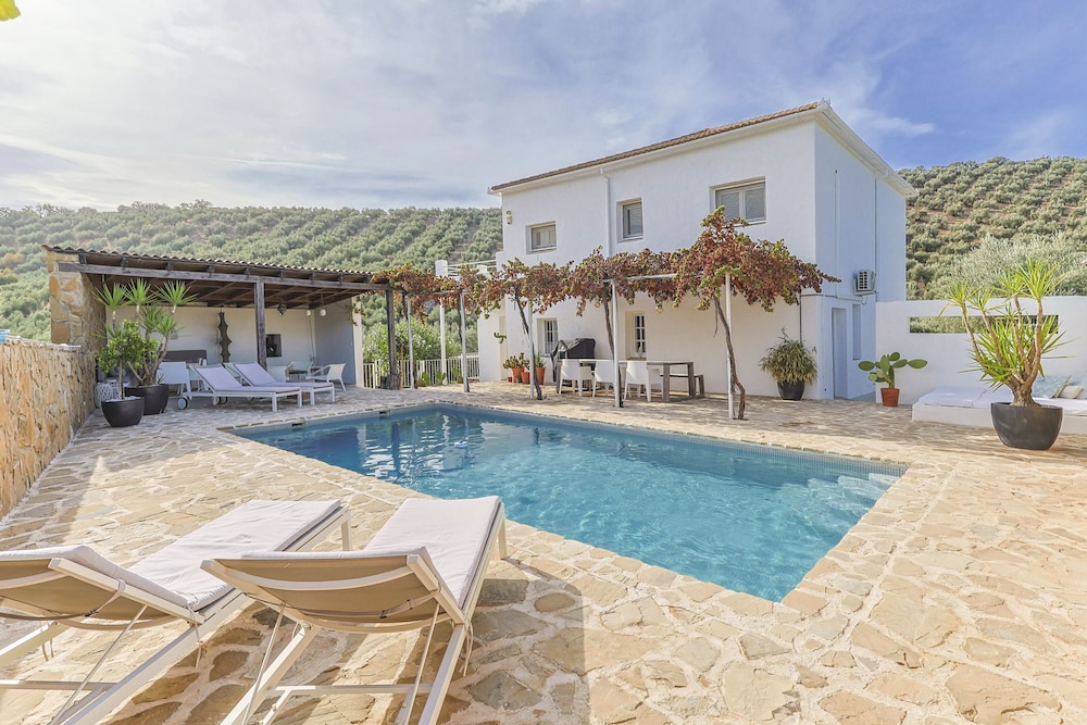 Casa Olivo in Izn jar