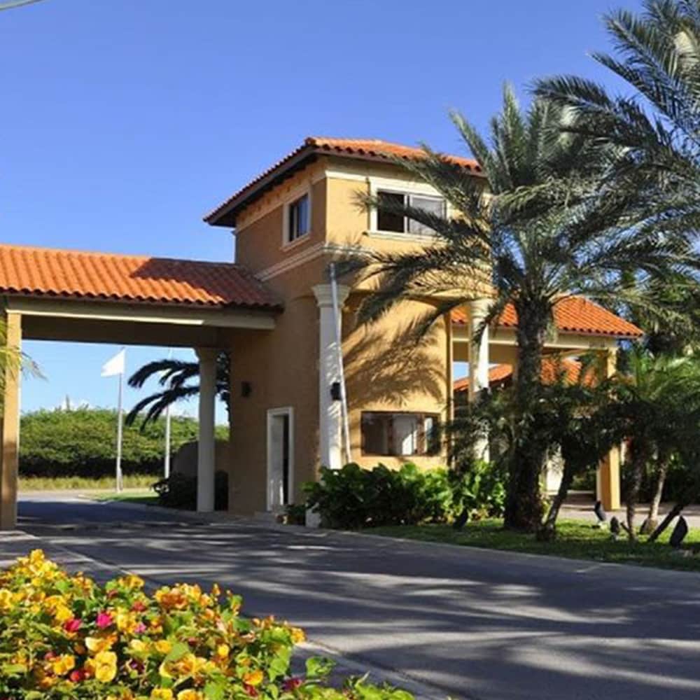 Gold Coast Luxurious and Stylish Condo