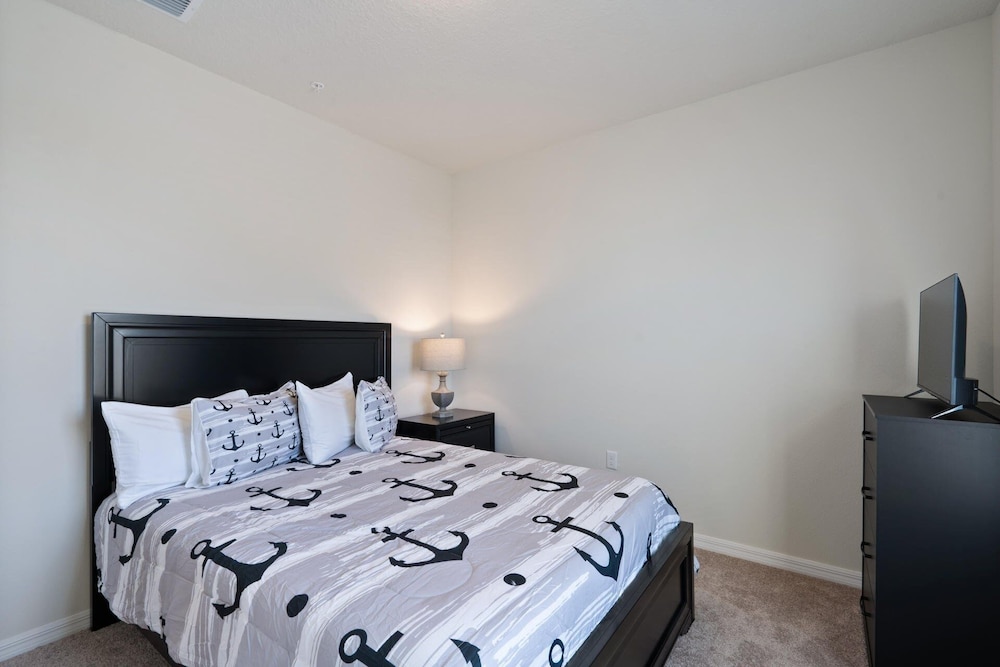 Windsor Cay Resort 5 Bedroom Townhome with Pool 5 Townhouse