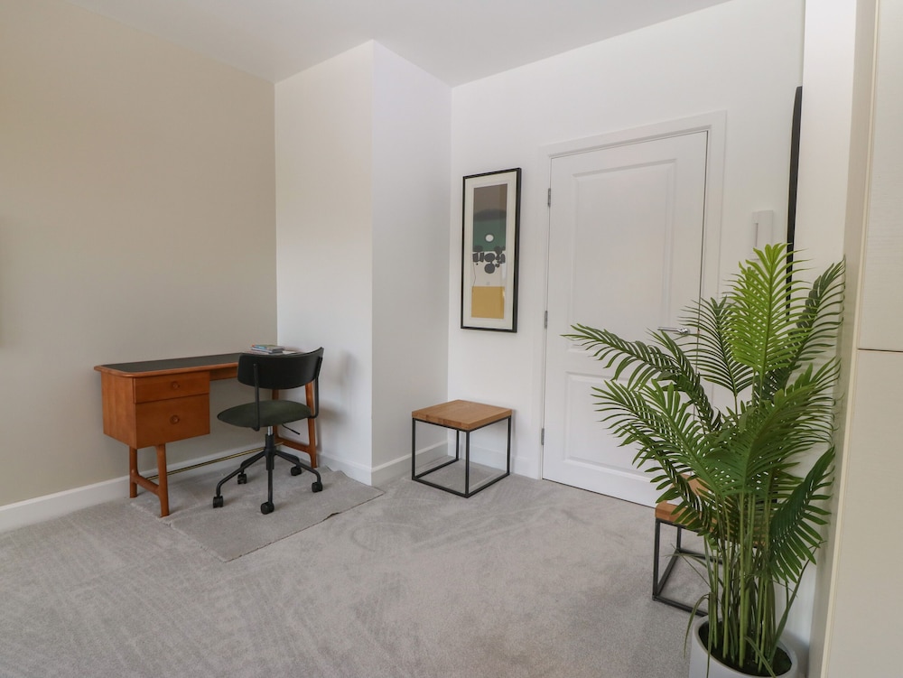 Apartment 16