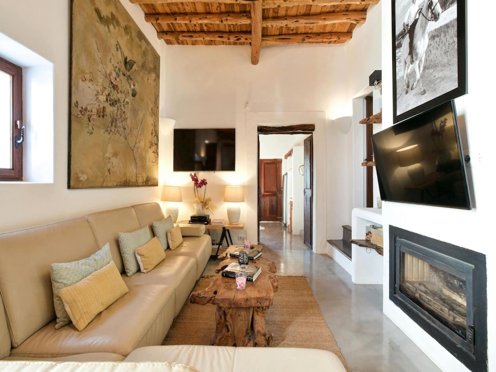 Cozy Holiday Home With Outdoor Cinema