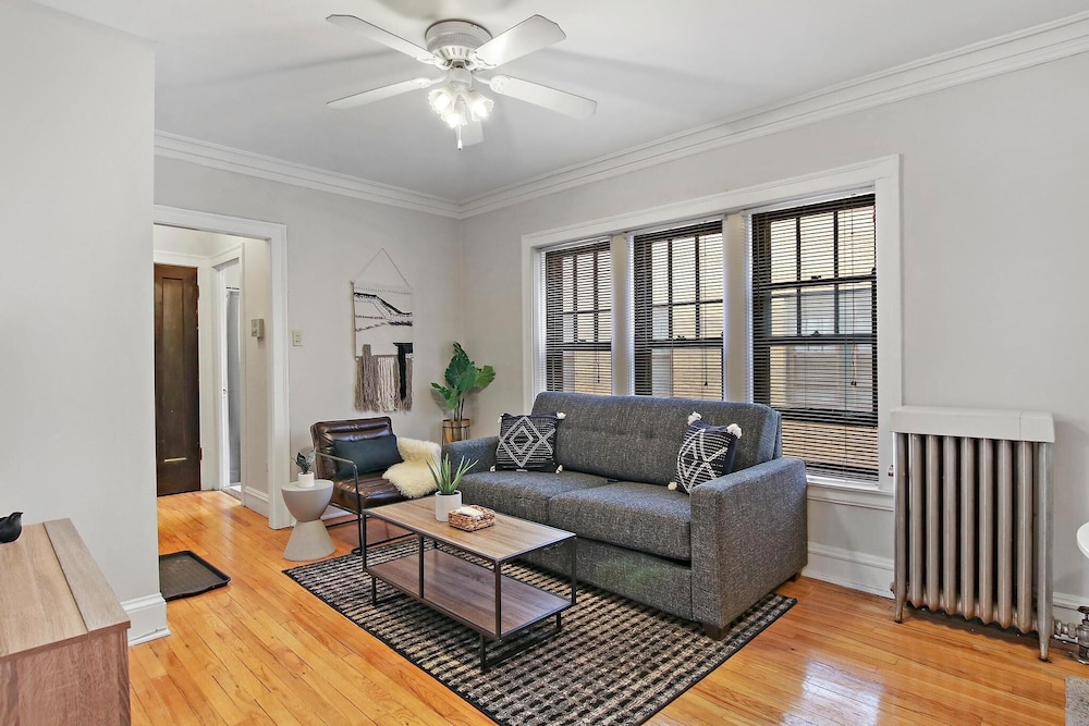 Homey 1BR - Eastwood 2S