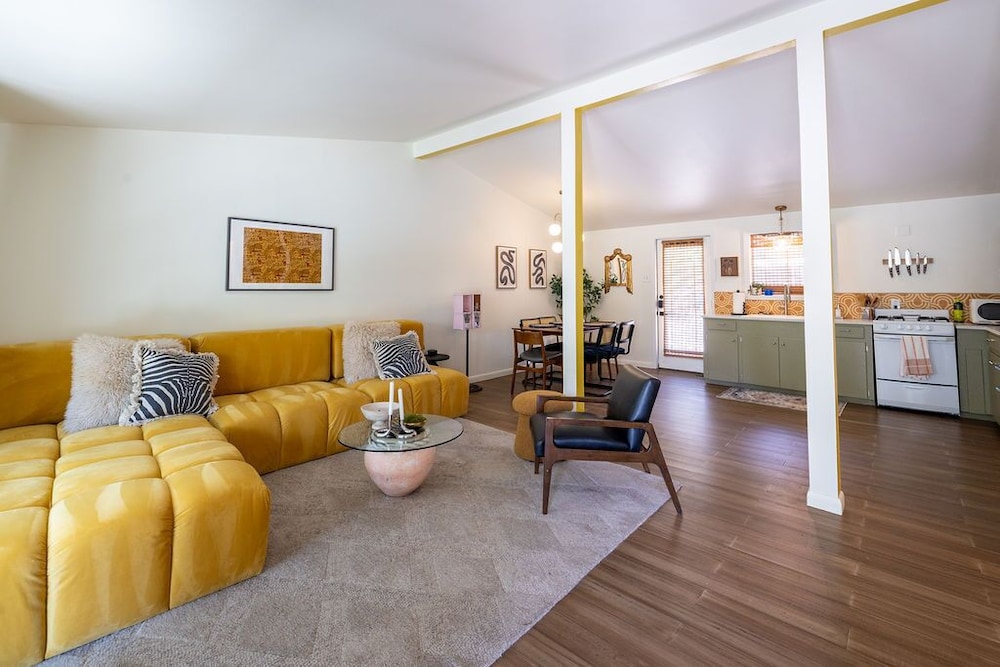 Palma Plaza Unit C