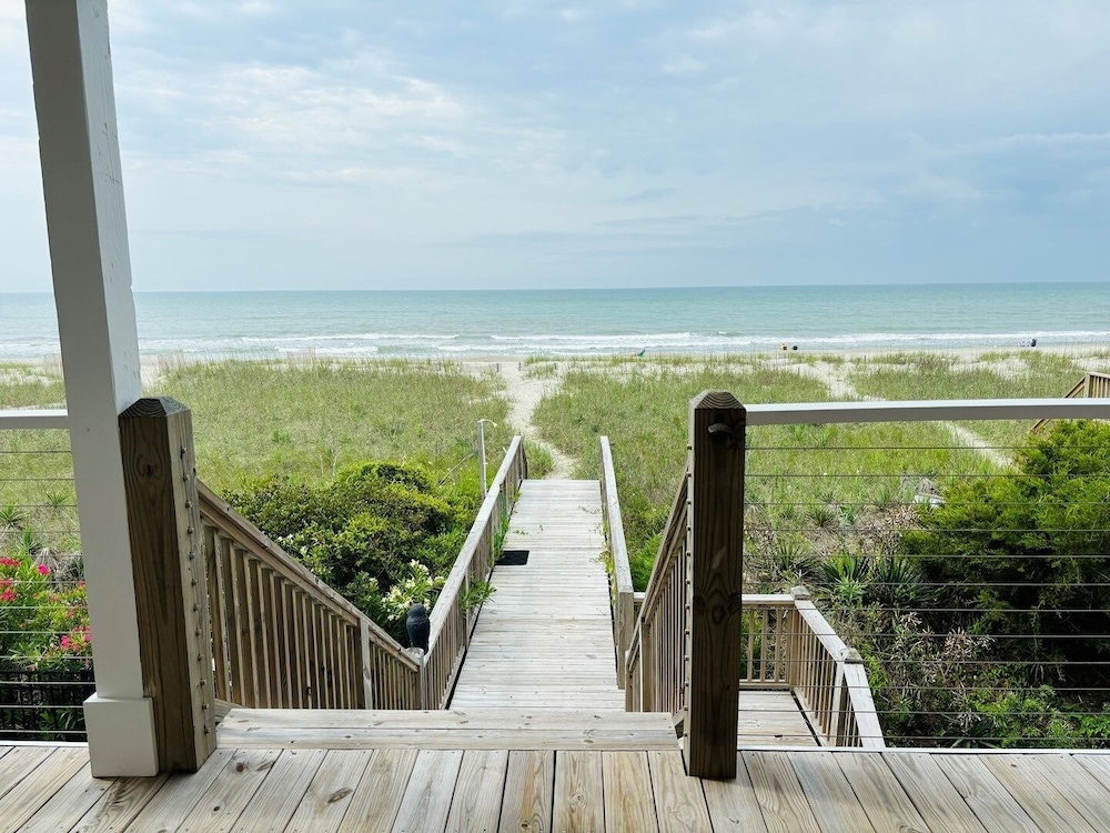Nauti Time 5 Bedroom Home by RedAwning view 4