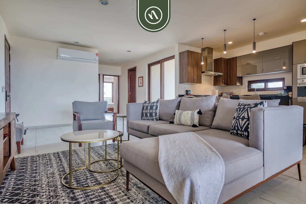 Oceanview 3 BR Condo Near the Beach - Pool