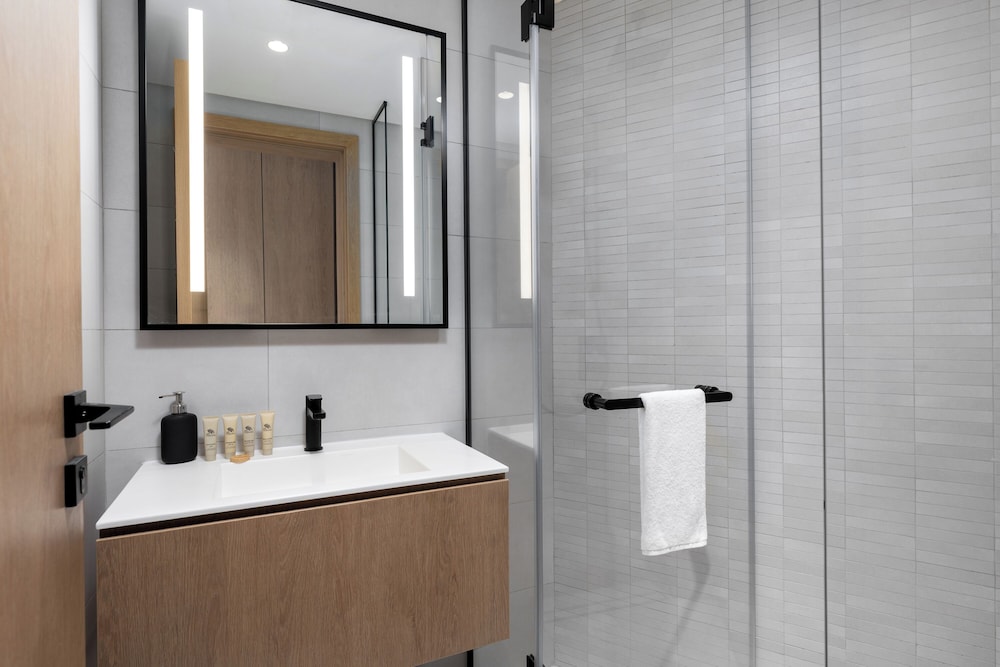 Maison Privee - Sky-High Panoramic Apt with Iconic Burj Khalifa Views