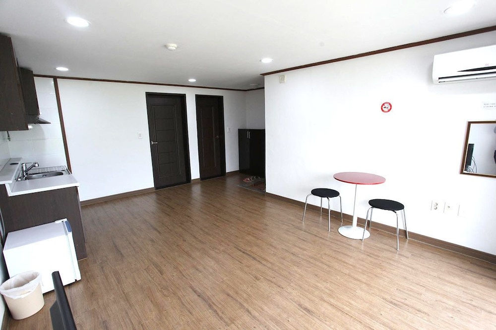 Geomunoreum Hostel