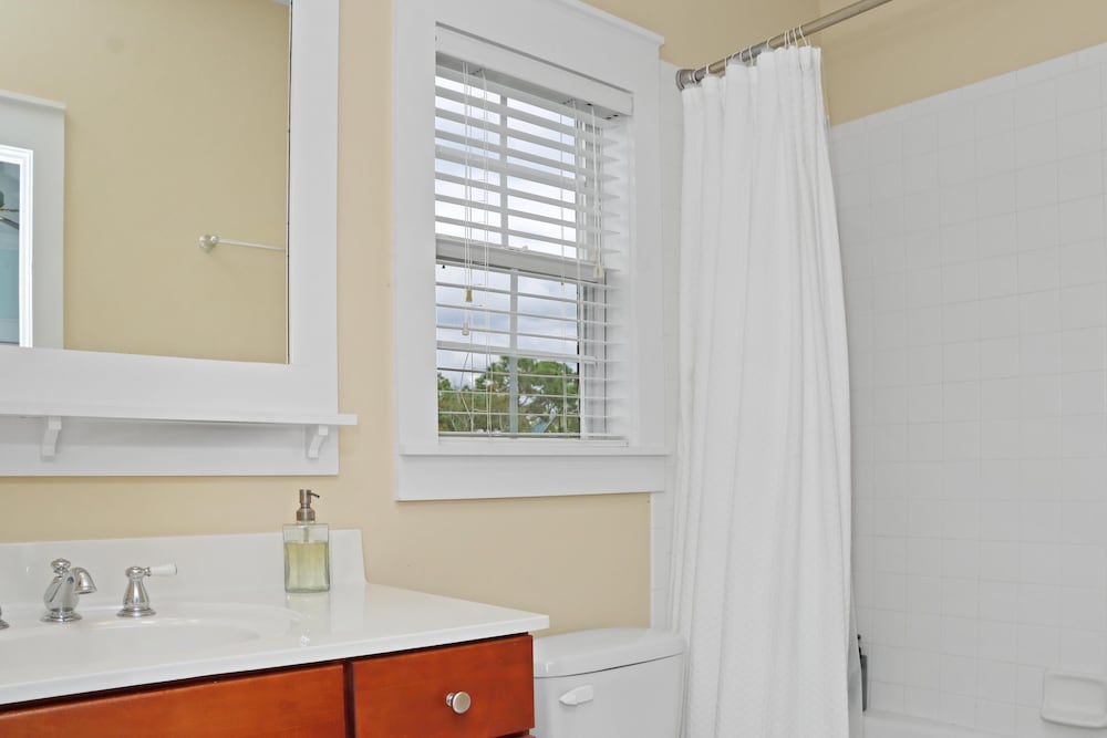 Barefoot Cottage B49 - Seabbatical