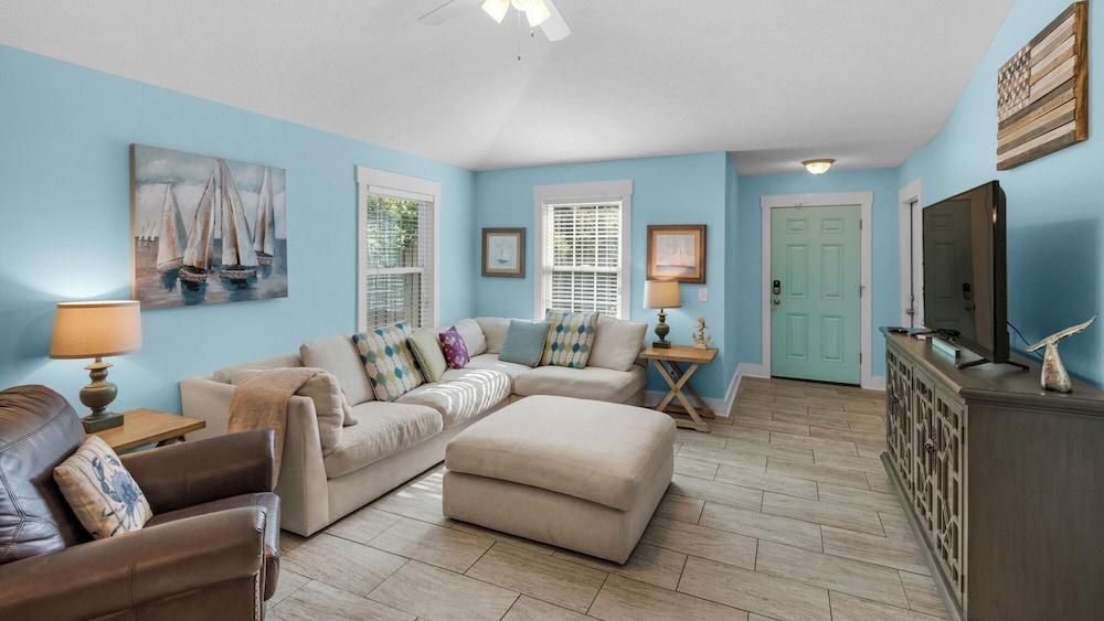 Pet Friendly! In Panama City Beach; Minutes to Beach & Pier Park view 3
