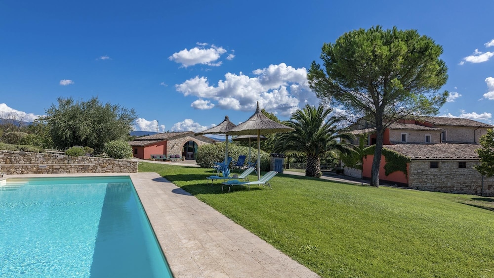 Villa Le Logge 12 1 in Todi view 5
