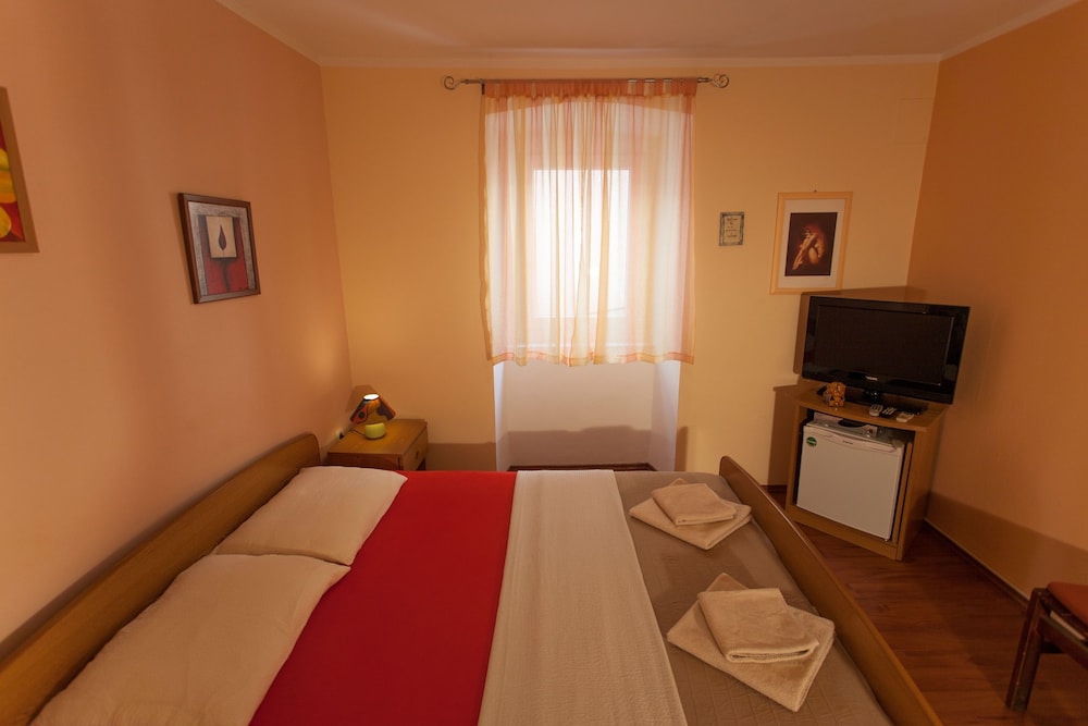 Guest House Floreus Cres