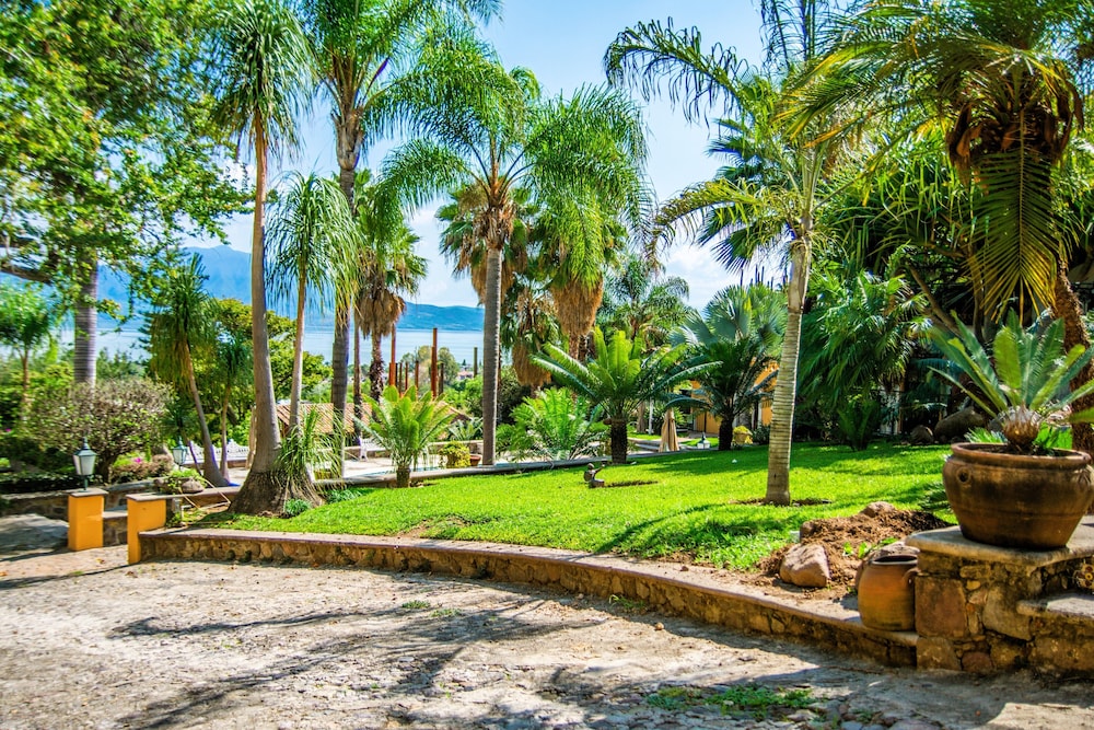 ANANA Rancho San Rafael 3 Bedrooms Hill