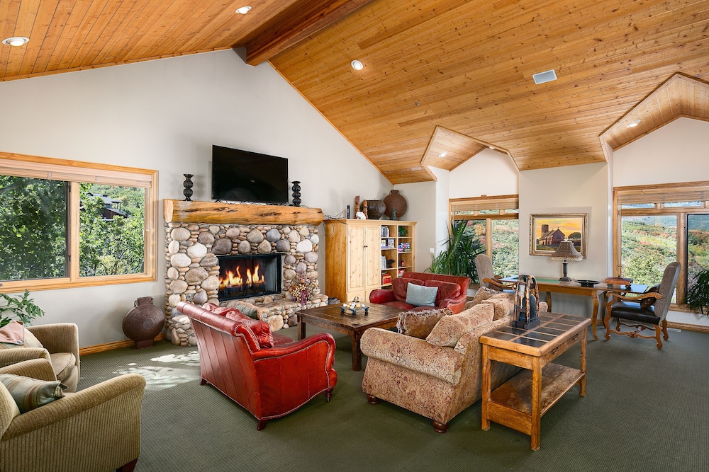 White Pines 5-Bedroom 5-Bath Luxury Home in Solamere Lower Deer Valley