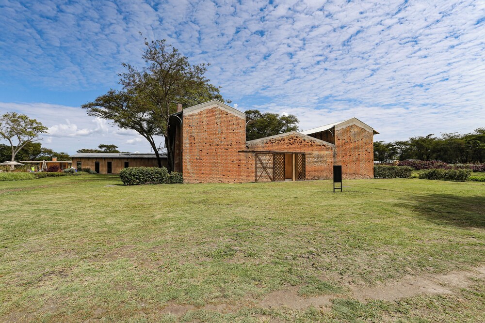 Mumba Lodge by Flow