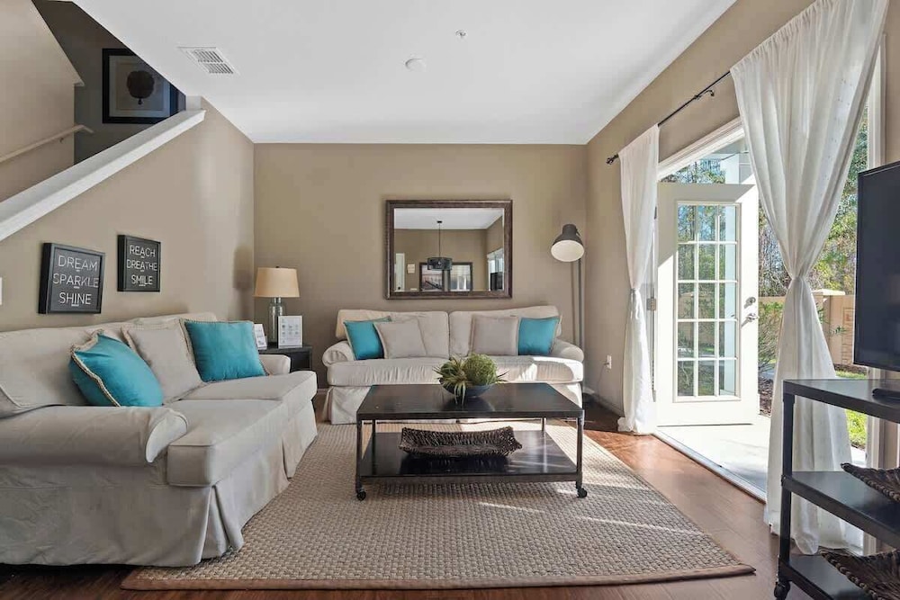 Kissimmee 4BR Townhouse: Perfect for Families!