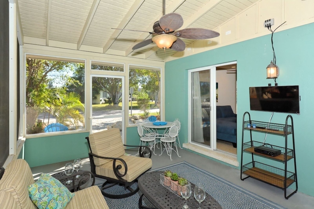 Minnow 2 2 Bedroom Villa by RedAwning