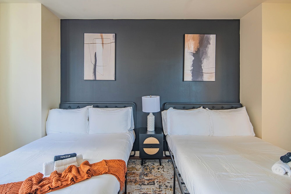 ROVE LIVING/KL - 44 Monroe