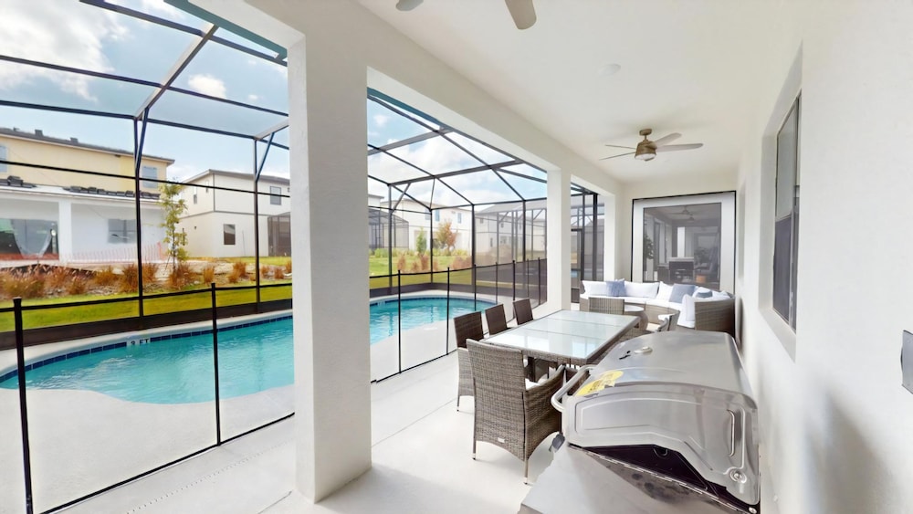 8 Bedroom Themed Rooms Huge Games Room Pool Spa